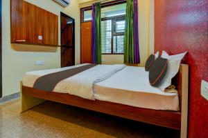 Llit o llits en una habitació de OYO Flagship Hotel Mohi Palace
