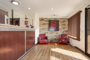 a waiting room with two red chairs and a bar at Red Roof Inn Santee in Santee