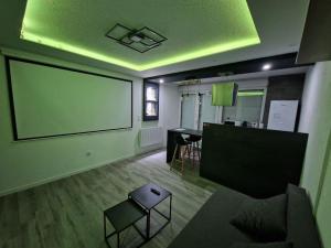 Posezení v ubytování Logement Atypique & Parking GRATUIT