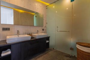 Ein Badezimmer in der Unterkunft Taman Mesari Luxury Villas-Seminyak