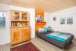 Giường trong phòng chung tại Holiday Homes Puddemin - Insel Rügen 3073