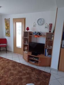 TV a/nebo společenská místnost v ubytování Apartment in Sehlen - Insel Rügen 3026 + 15 fotografií