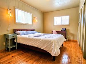 Llit o llits en una habitació de An Unexpected Twisp