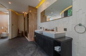 Ein Badezimmer in der Unterkunft Taman Mesari Luxury Villas-Seminyak