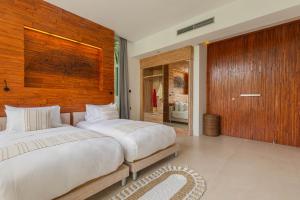 Ein Bett oder Betten in einem Zimmer der Unterkunft Taman Mesari Luxury Villas-Seminyak