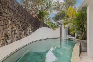 Der Swimmingpool an oder in der Nähe von Taman Mesari Luxury Villas-Seminyak