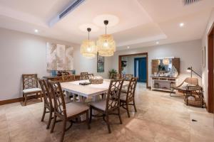 a dining room with a table and chairs at Marina Front Villa at Puerto Bahía -Breakfast incl in Santa Bárbara de Samaná