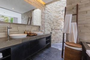 Ein Badezimmer in der Unterkunft Taman Mesari Luxury Villas-Seminyak