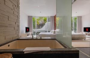 Ein Bett oder Betten in einem Zimmer der Unterkunft Taman Mesari Luxury Villas-Seminyak