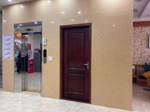 a brown door in a building with at Tiến Khiêm Hotel Lạng Sơn in Lạng Sơn