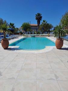 Bazén v ubytování Apartments Capo Vaticano - Kalabrien 21016 nebo v jeho okolí