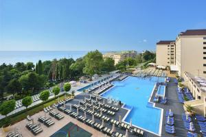 Изглед към басейн в Melia Grand Hermitage All Inclusive или наблизо