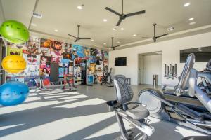 Fitness centrum a/nebo fitness zařízení v ubytování Coachella Lakes RV Resort