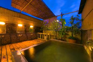 a swimming pool in the middle of a house at Hotel Koraku in Beppu