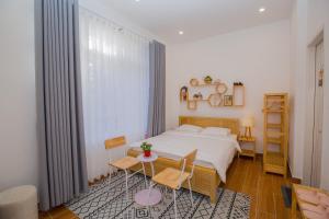 Кровать или кровати в номере Suri Homestay