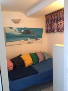 a room with a couch with colorful pillows on it at Nuida Casa Vacanze in Capri