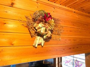 a wreath is hanging on a wooden wall at on a journey 千葉 九十九里 in Kujukuri