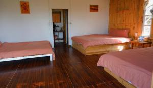 Ein Bett oder Betten in einem Zimmer der Unterkunft Hillside House Mộc Châu