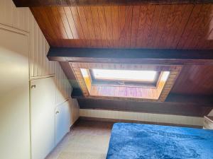 a bedroom with a wooden ceiling with a skylight at MIKKA FRONTERA DUPLEX PISTAS in Pas de la Casa