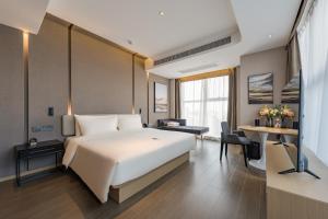 Ліжко або ліжка в номері Atour Hotel Hefei USTC Huangshan Road