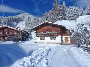 Chalet in Wagrain near Ski Lift v zime