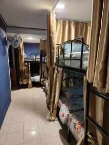 Palanda nebo palandy na pokoji v ubytování Pearl Hostel Khaosan