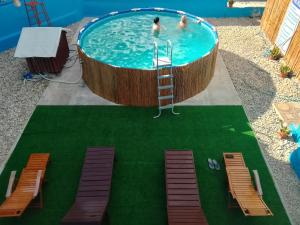 Bazén v ubytování MLK Bamboo Beachhouse nebo v jeho okolí