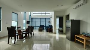 Kuchyň nebo kuchyňský kout v ubytování The Penthouse and Suite SGR Melaka