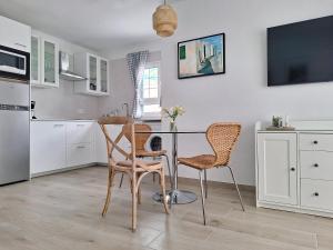 a kitchen with a table and chairs in a room at Casa Limoncello in Puerto del Carmen