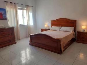 Rúm í herbergi á Nr41 Holiday Apartment - Close to Village Centre, Promenade, Shops & Restaurants