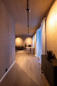 a living room with a couch and a table at Aurora Borealis Observatory in Silsand