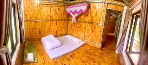 Двухъярусная кровать или двухъярусные кровати в номере Riverside Homestay