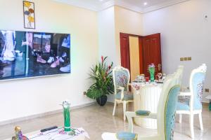 Fotografie z fotogalerie ubytování Appartement meublé en R2 Haut Standing 1CH v destinaci Yaoundé
