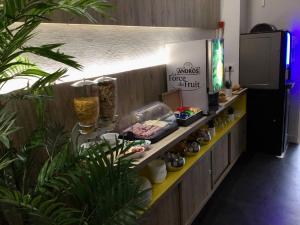 Η κουζίνα ή μικρή κουζίνα στο Hotel Victor Hugo