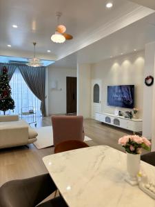 TV a/nebo společenská místnost v ubytování French Style Comfy Homestay Alor Setar 现代极简法式温馨民宿