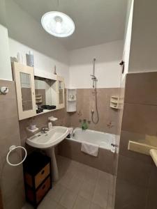Ванна кімната в La maison de Linanna