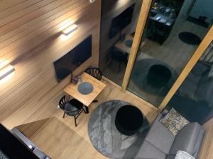 an overhead view of a living room with a table and chairs at Villa Auroras Poro in Syöte