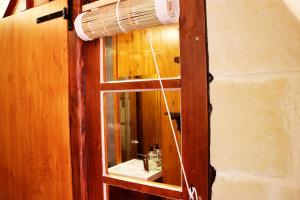 Vannituba majutusasutuses Il-Bàrraġ Farmhouse B&B - Gozo Traditional Hospitality