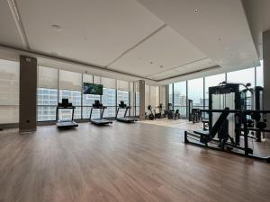 Fitness centrum a/nebo fitness zařízení v ubytování Trophy - Cozy Elegant Suites
