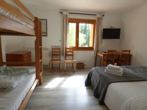 Postel nebo postele na pokoji v ubytování Logis Hôtels La Crémaillère + 28 fotografií