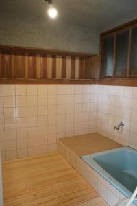 a bathroom with a bath tub in a room at TOSAYAMA BASE 清流沿いの里山　古民家貸切　高知市街地より車で約20分 in Kochi