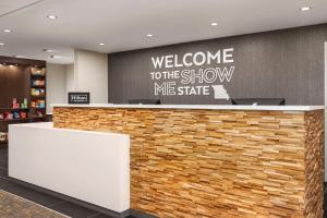 a welcomeelcome to the show me state sign on a counter at Hampton Inn Kansas City - Airport in Kansas City