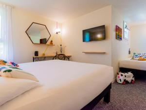 Postel nebo postele na pokoji v ubytování greet Hotel Beaune