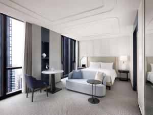 Sofitel Ambassador Seoul Hotel & Serviced Residences客房内的一张或多张床位