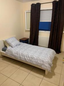Postel nebo postele na pokoji v ubytování klm