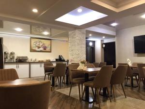 Sjónvarps- og/eða afþreyingartæki á Hotel King David Bakuriani