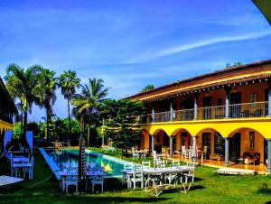 Hồ bơi trong/gần Sur La Mer