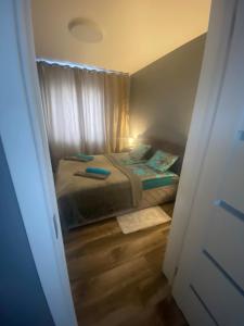 a small bedroom with a bed in a room at Trumpalaikė Nuoma-Apgyvendinimas in Rokiškis