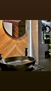 a bathroom with a bowl sink and a mirror at Lay House in Şuncuiuş