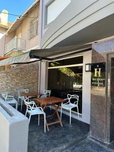 a table and chairs sitting outside of a restaurant at Hotel Bermudas in Mar del Plata